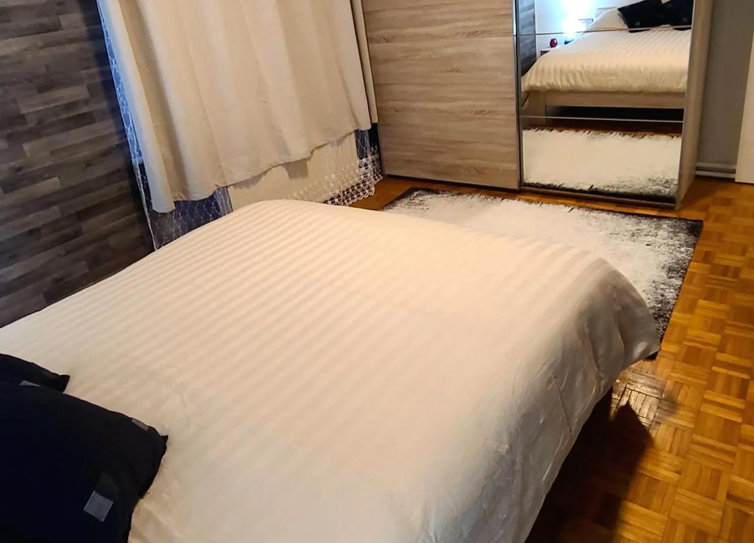 בית אירוח Room For Rent In Antwerpen בלגיה