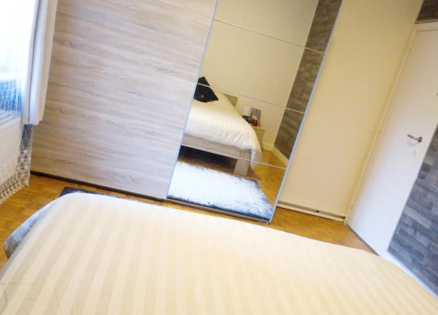 Room For Rent In Antwerpen בית אירוח אנטוורפן