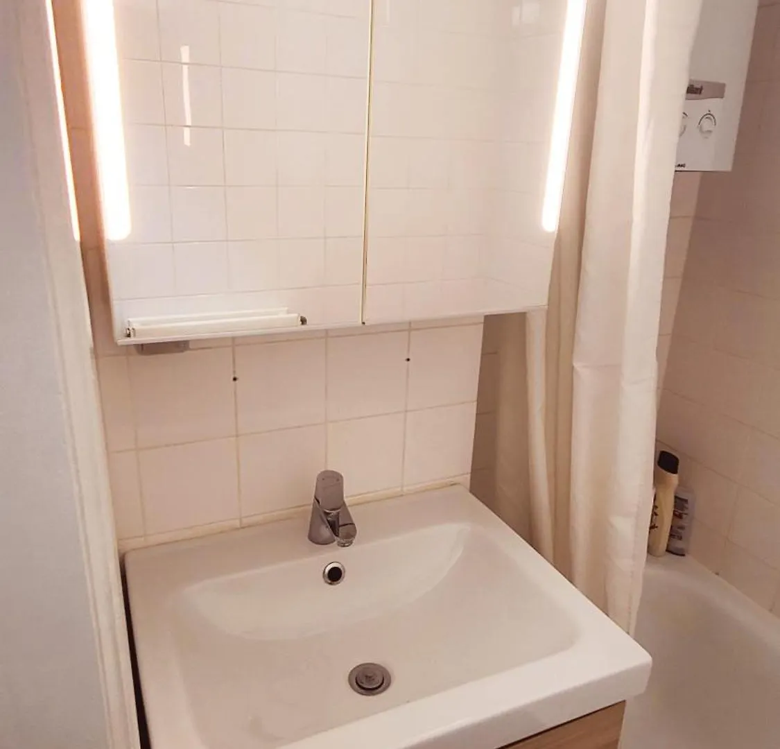 Room For Rent In Antwerpen בית אירוח