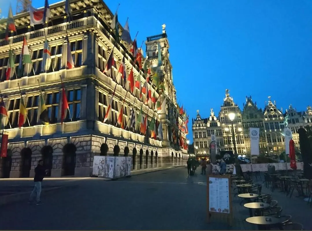 Room For Rent In Antwerpen בית אירוח אנטוורפן