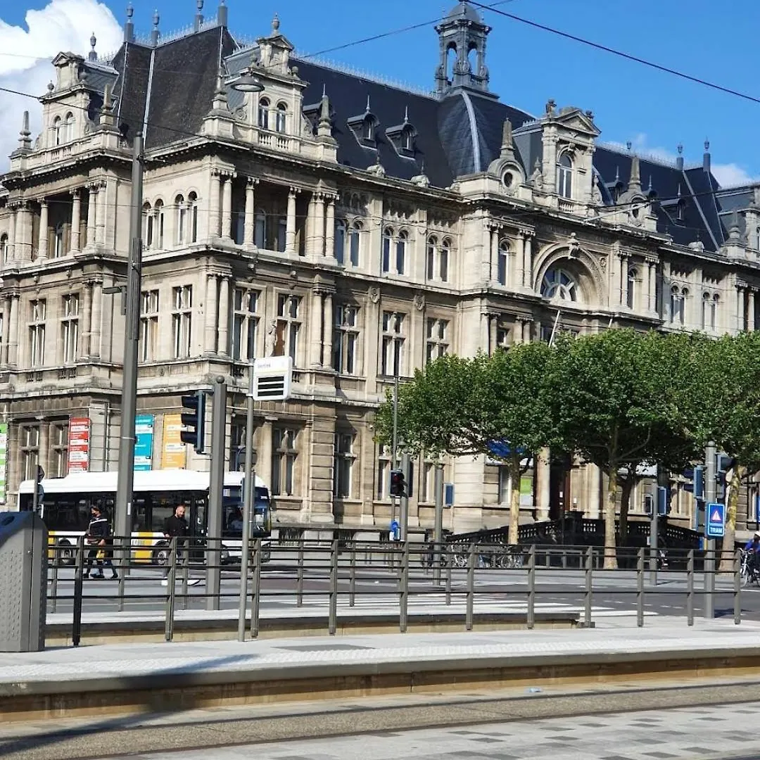 בית אירוח Room For Rent In Antwerpen